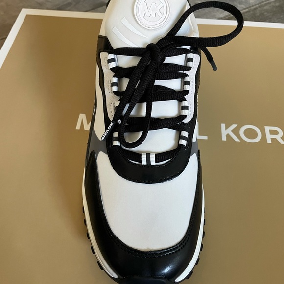 Michael Kors Theo Sport Scuba Trainer-NEW - Picture 2 of 6